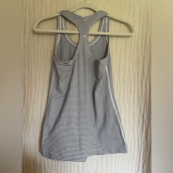 Lululemon racerback size 6 tank - Picture 4 of 5